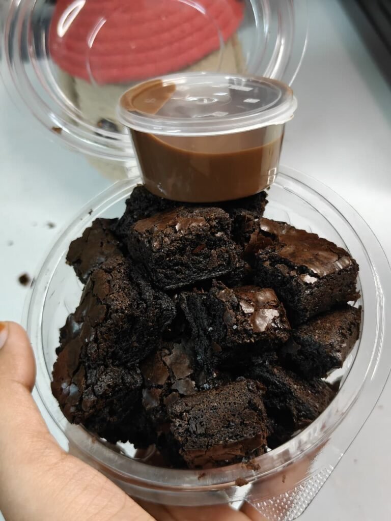 Brownie Bites With Nutella Dip